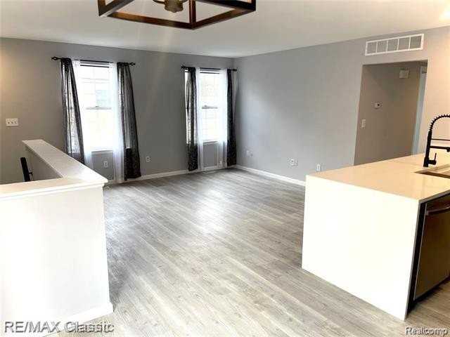 337 Neptune Dr - Photo 2 of 14
