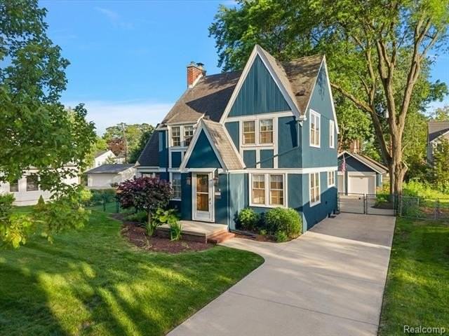 2136 Dorchester Rd - Photo 2 of 50