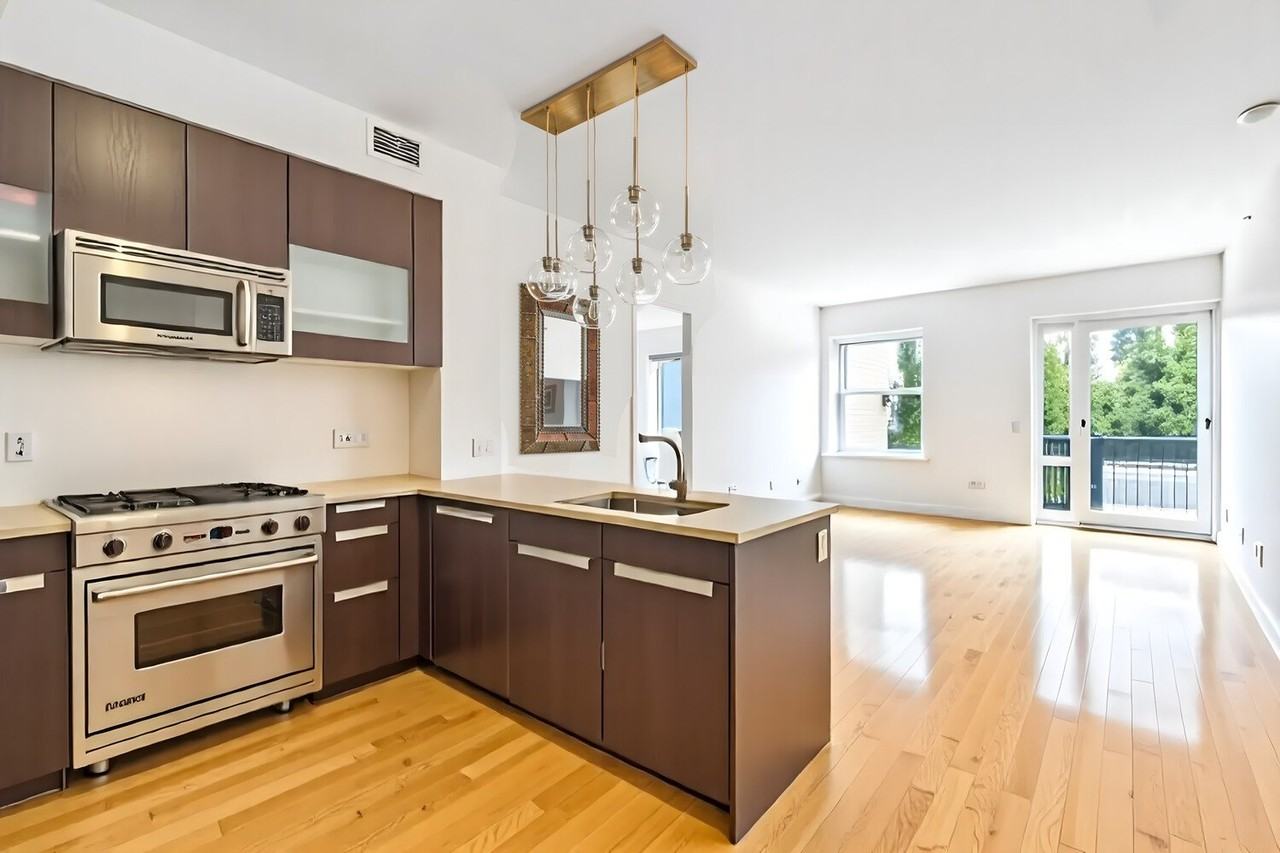 454 W 54th St #M3 - Photo 2 of 10