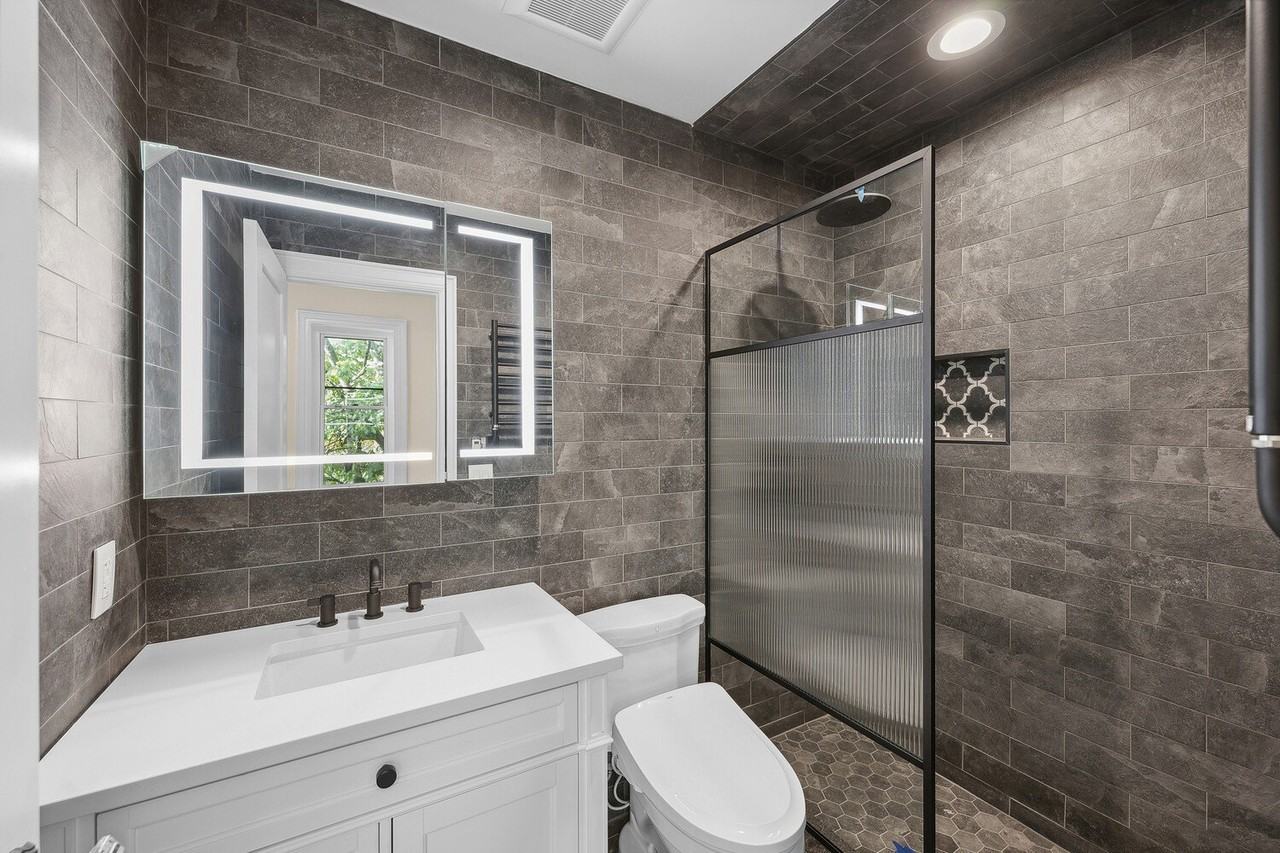 486 16th St #2 - Photo 4 of 10