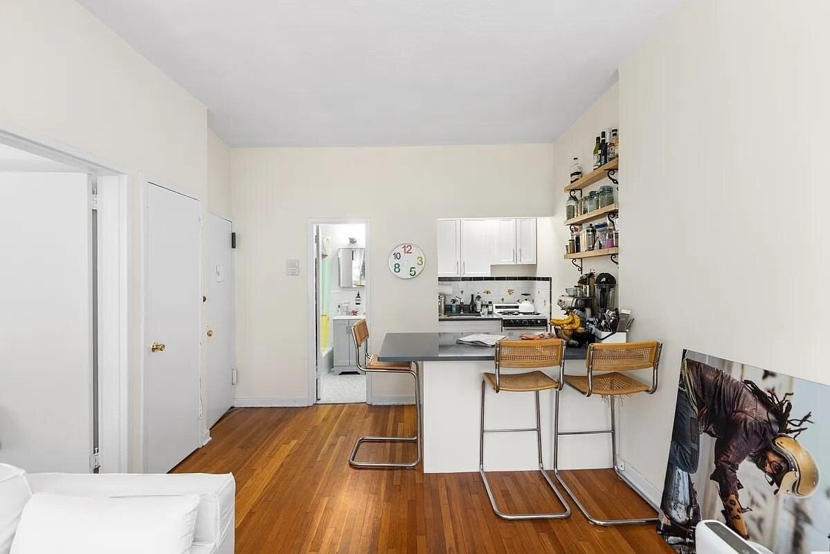 68 Perry St #4F - Photo 3 of 5
