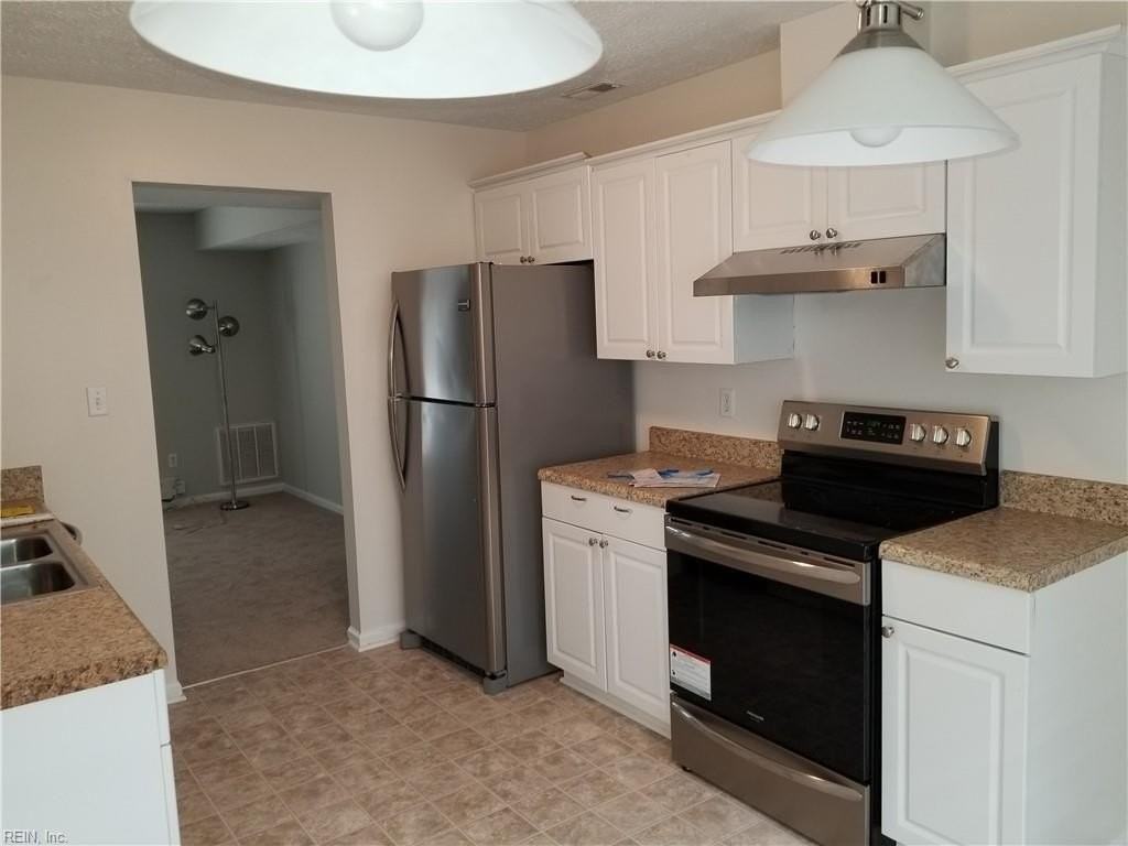 1125 Old Denbigh Blvd - Photo 2 of 18
