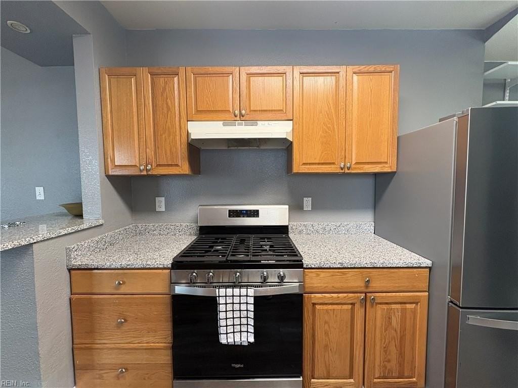 841 51st St - Photo 5 of 15