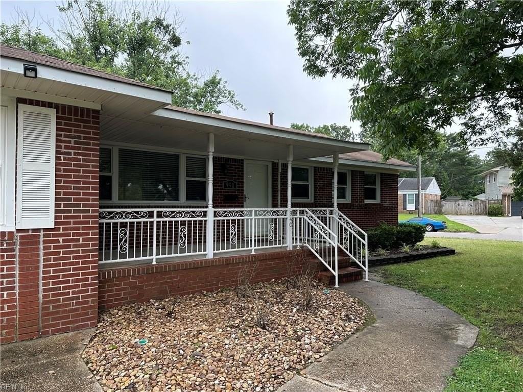 940 Redwood Cir - Photo 2 of 42