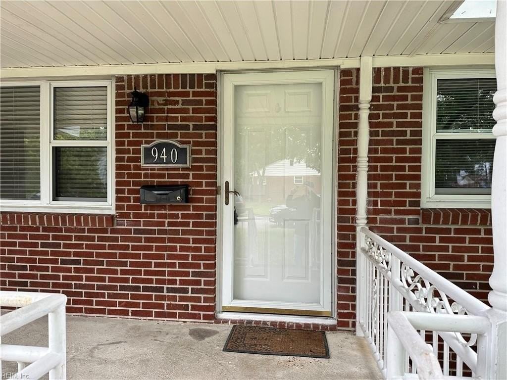 940 Redwood Cir - Photo 3 of 42