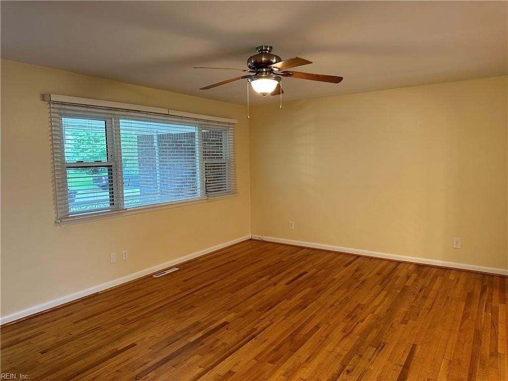 940 Redwood Cir - Photo 4 of 42