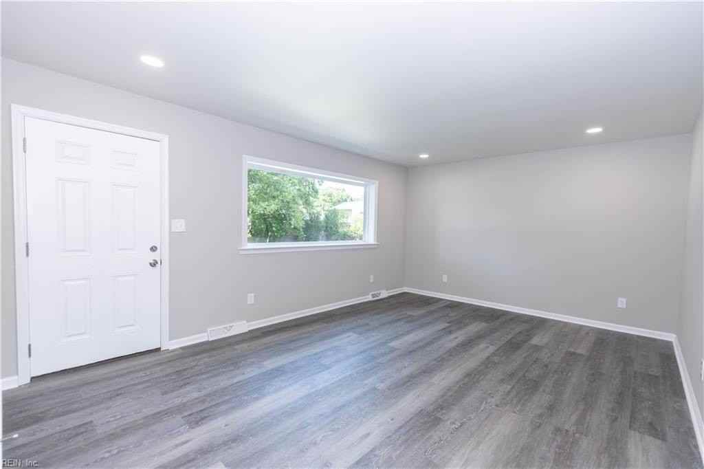 724 Lucas Creek Rd - Photo 4 of 28