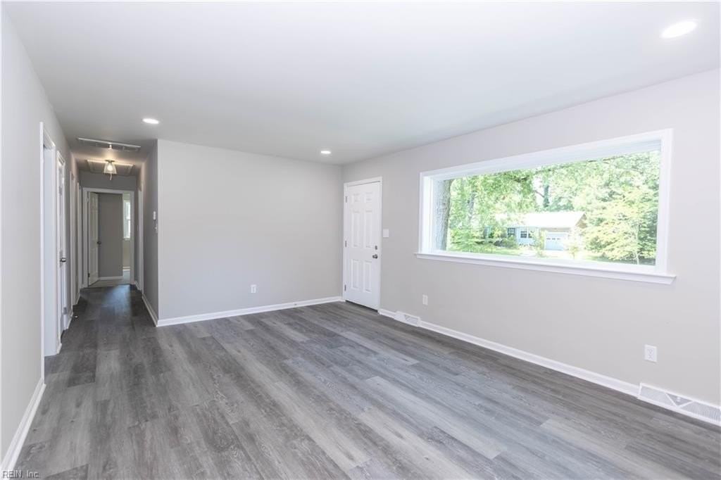 724 Lucas Creek Rd - Photo 6 of 28