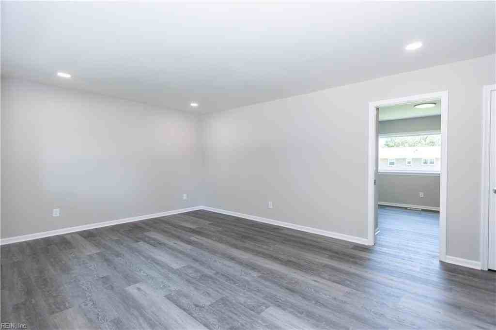 724 Lucas Creek Rd - Photo 7 of 28