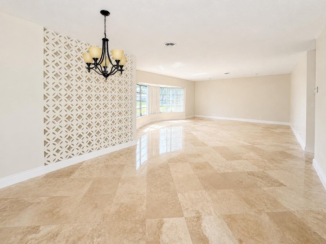 461 Sw 54th Ave - Photo 3 of 29