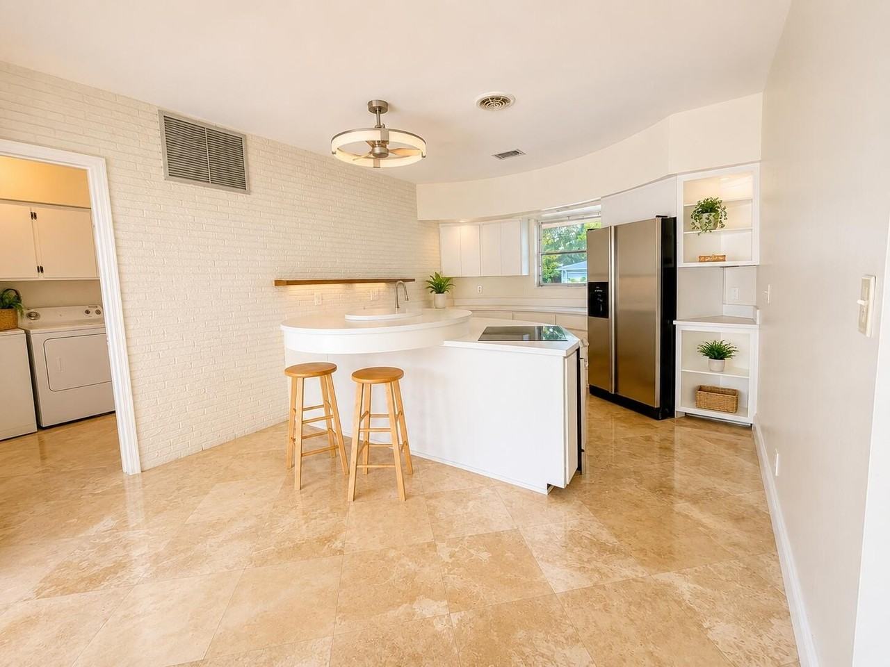 461 Sw 54th Ave - Photo 7 of 29