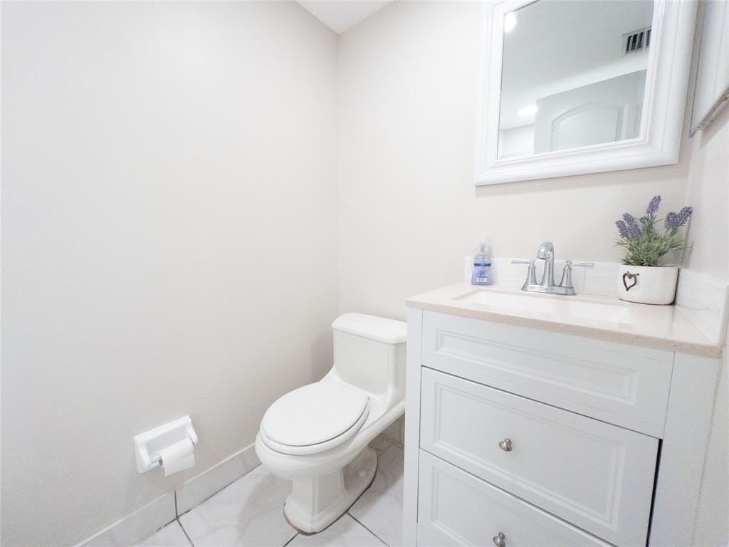 3256 Nw 104th Ave - Photo 5 of 14