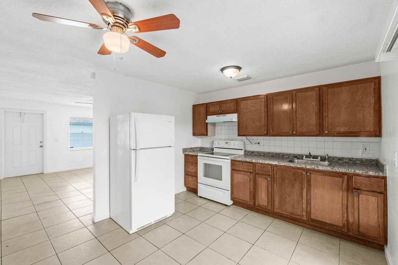 4790 Gulfstream Rd - Photo 5 of 20