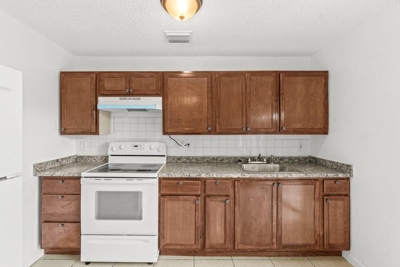 4790 Gulfstream Rd - Photo 6 of 20