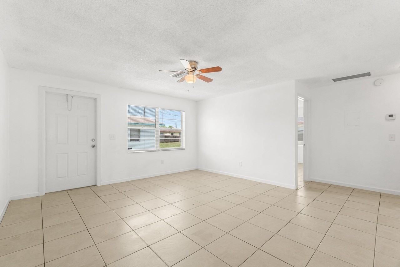 4790 Gulfstream Rd - Photo 7 of 20