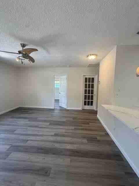 712 Sw 14th Ave #1 - Photo 3 of 15