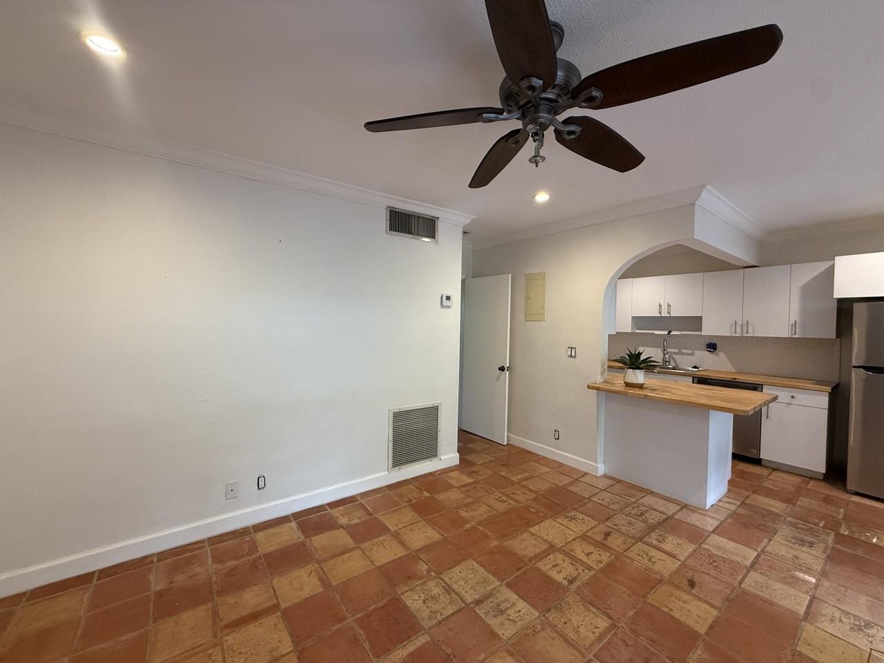 1640 Ne 4th Pl #2 - Photo 3 of 14