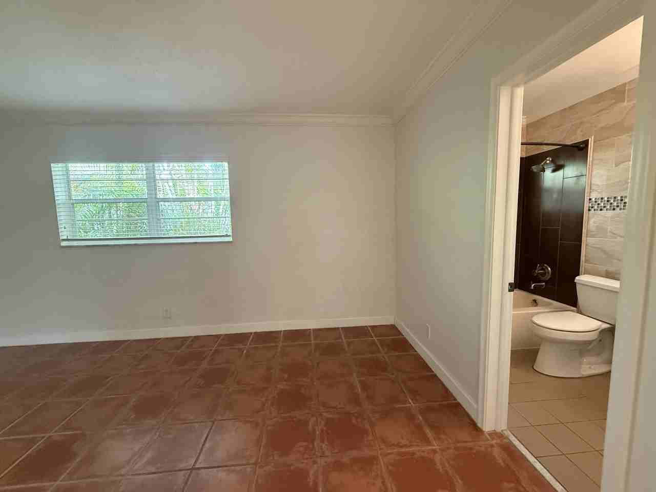 1640 Ne 4th Pl #2 - Photo 6 of 14