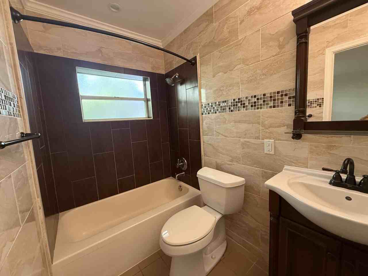 1640 Ne 4th Pl #2 - Photo 7 of 14