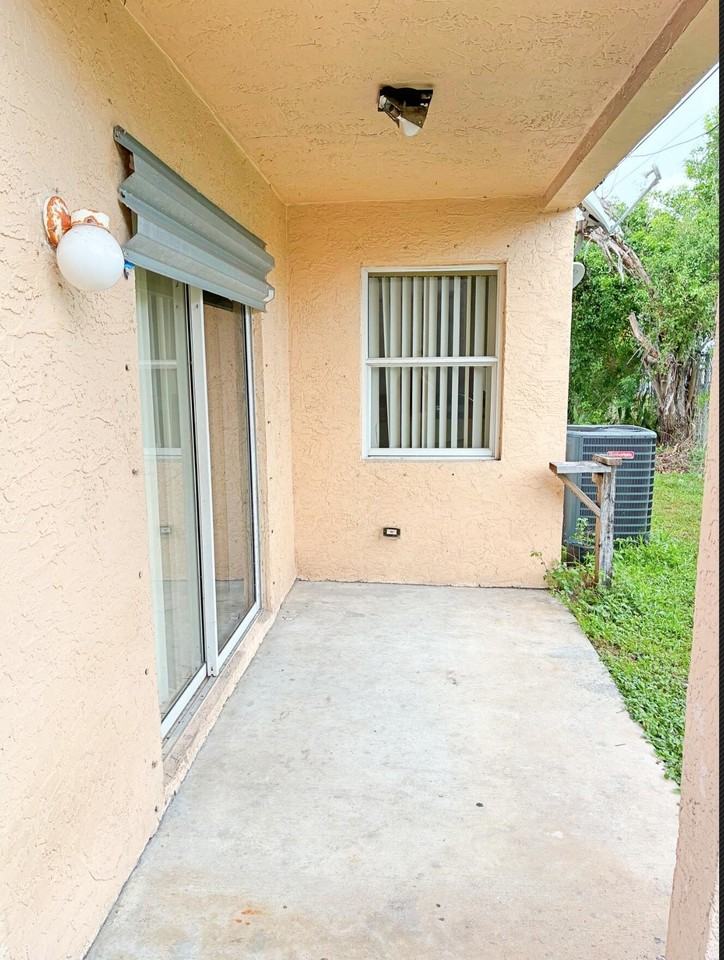 647 Latona Ave - Photo 3 of 17