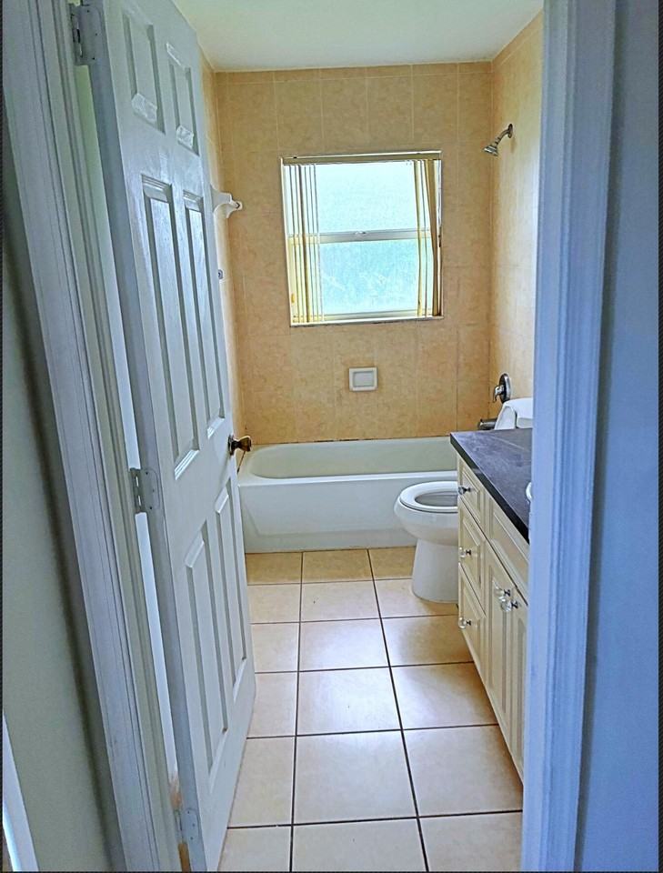 647 Latona Ave - Photo 5 of 17