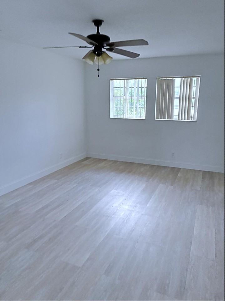 647 Latona Ave - Photo 7 of 17