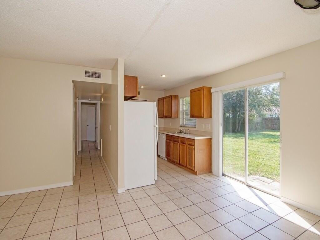 1190 Se Puritan Ln - Photo 2 of 35