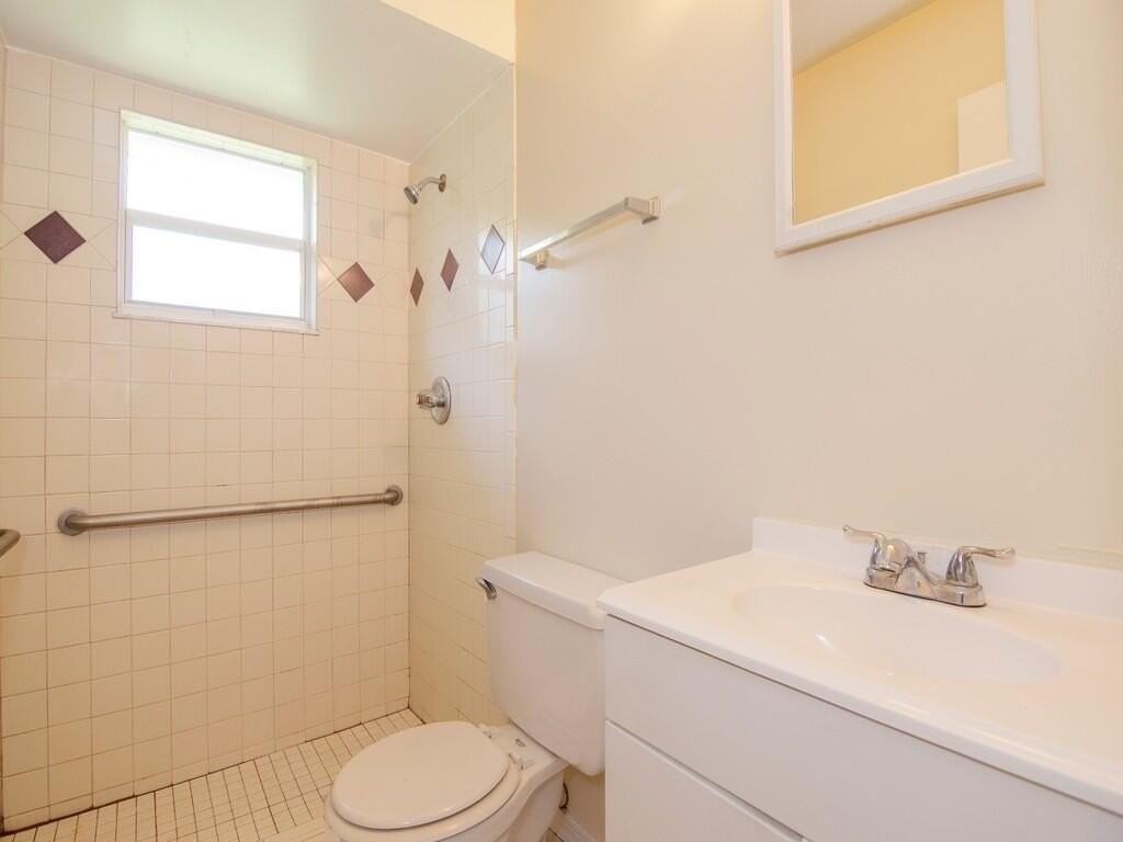 1190 Se Puritan Ln - Photo 7 of 35