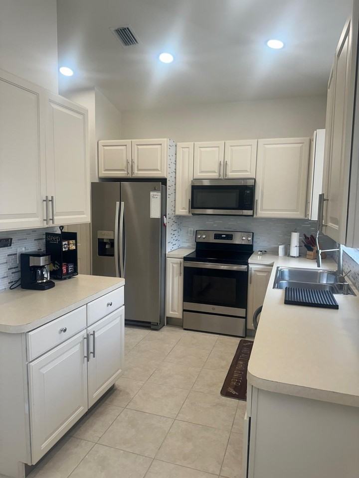 8133 Mulligan Cir - Photo 3 of 30