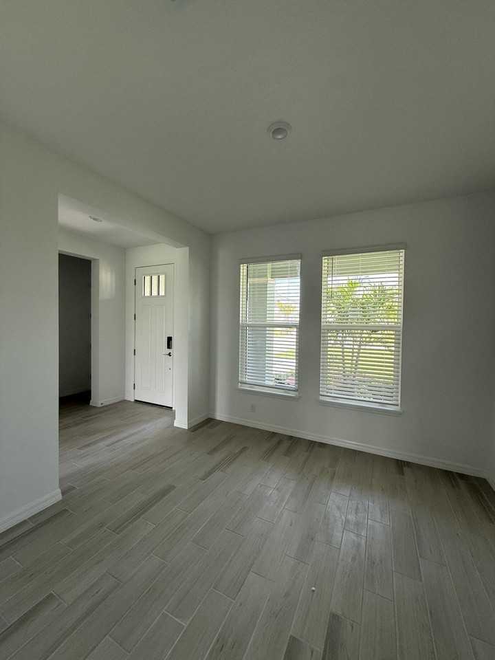 11629 Sw Macelli Way - Photo 2 of 27
