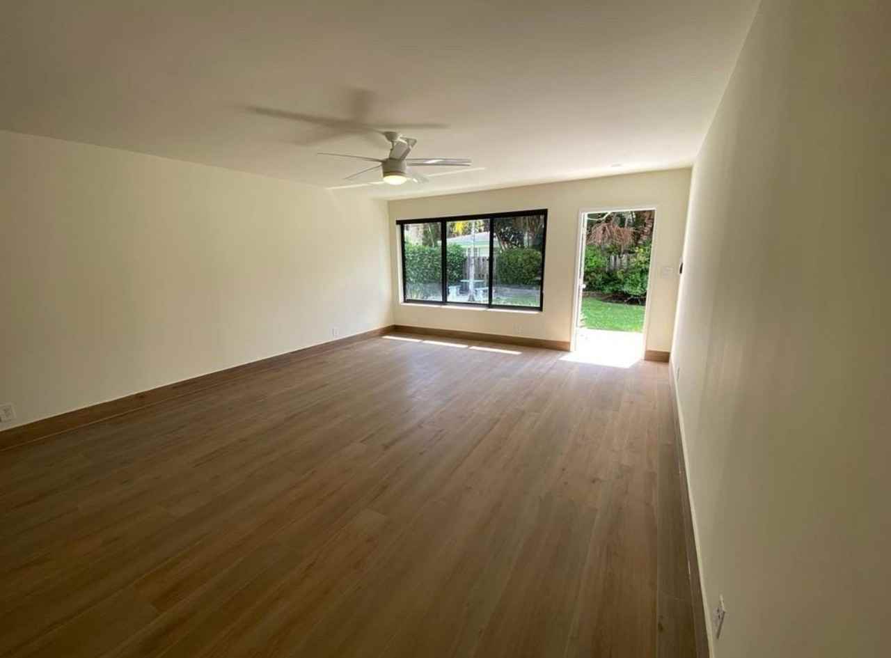 616 Ne 16th Ave #2 - Photo 3 of 10