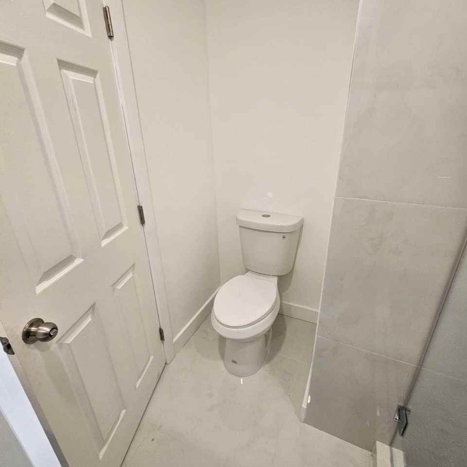 206 Ne 13th St #AC - Photo 4 of 11