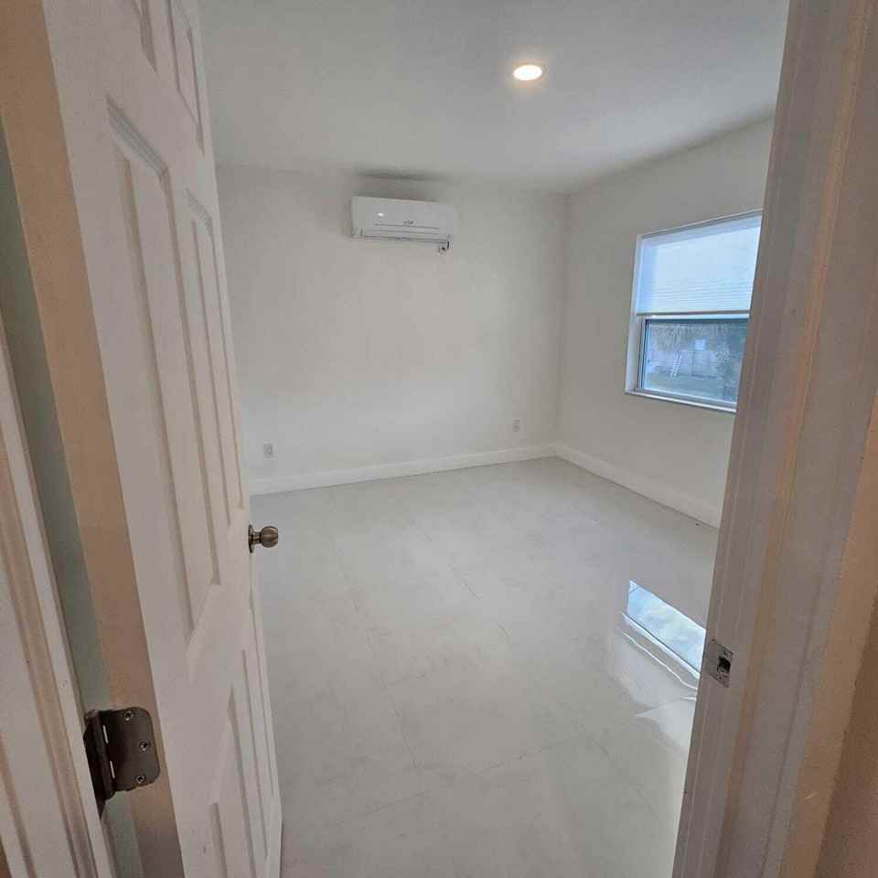 206 Ne 13th St #AC - Photo 5 of 11