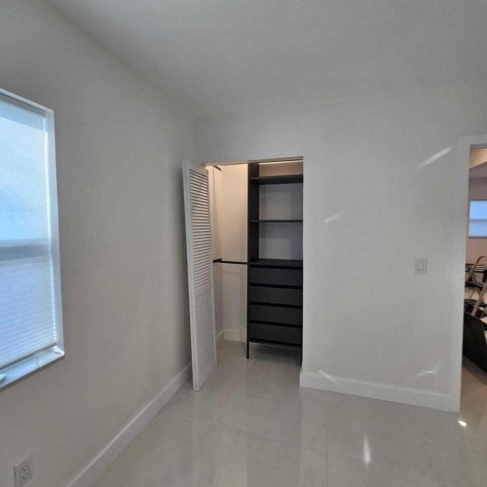 206 Ne 13th St #AC - Photo 6 of 11