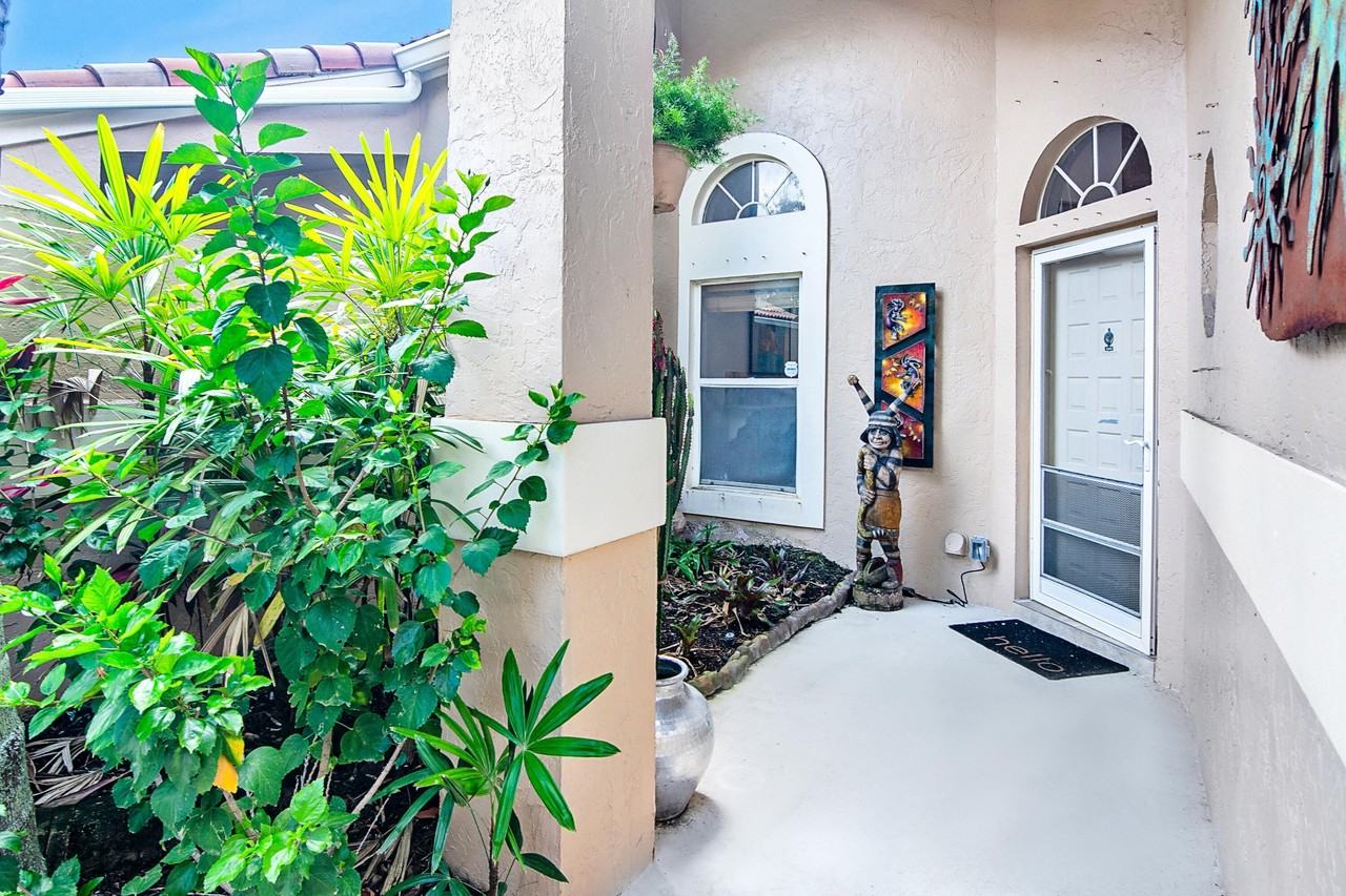 2102 Mahogany Pl - Photo 2 of 25