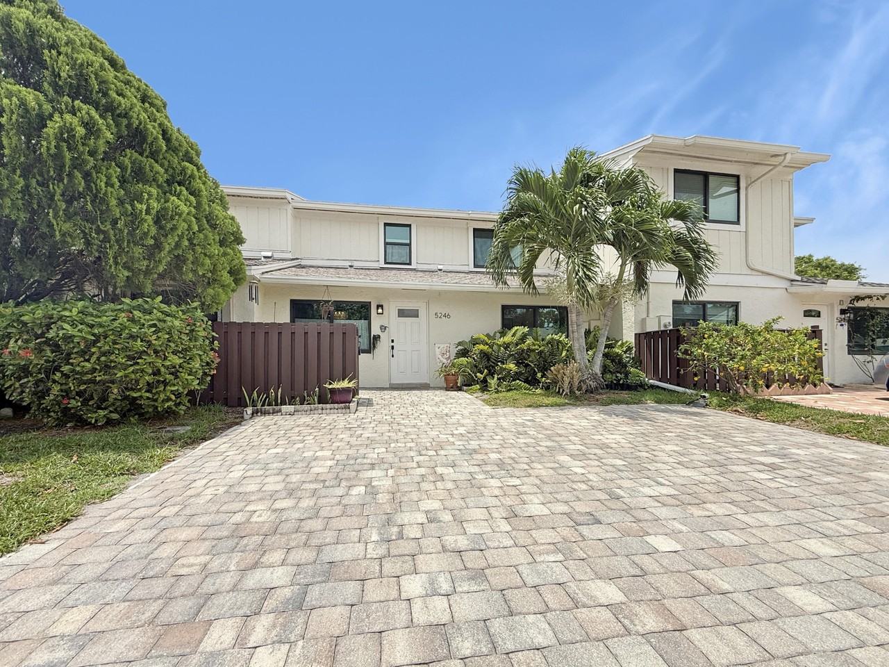 5246 Jog Ln - Photo 2 of 20