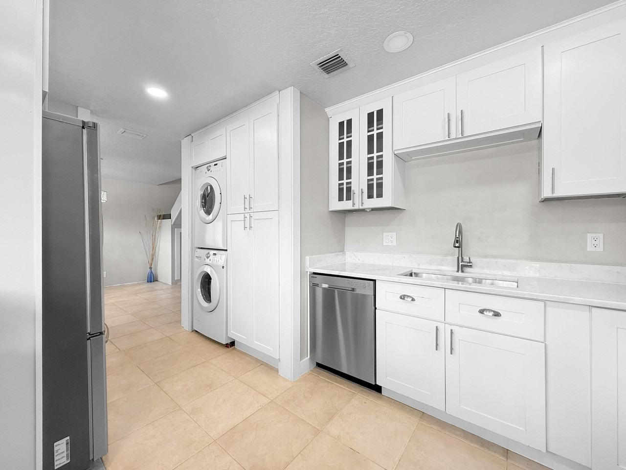 5246 Jog Ln - Photo 4 of 20
