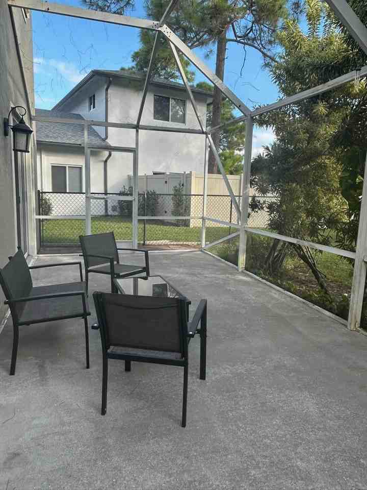 1136 Staghorn St - Photo 2 of 36