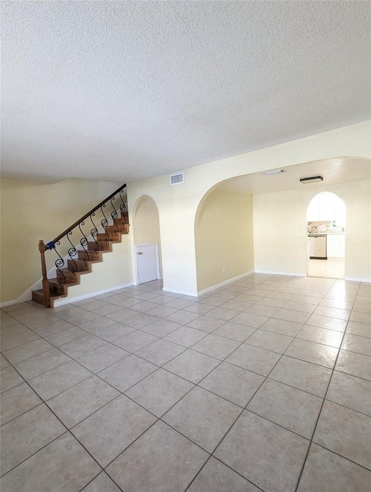 6606 Sw 41st St #6606 - Photo 4 of 13