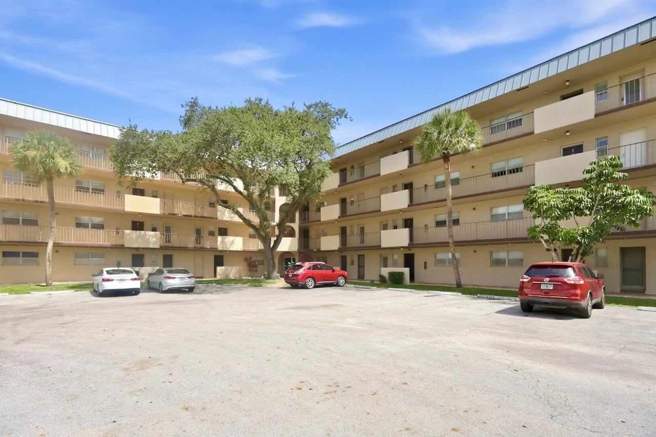 6301 N Falls Circle Dr #111
