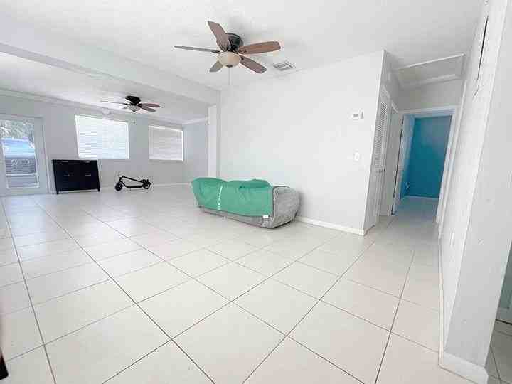 324 Sw 22nd St #A - Photo 7 of 21