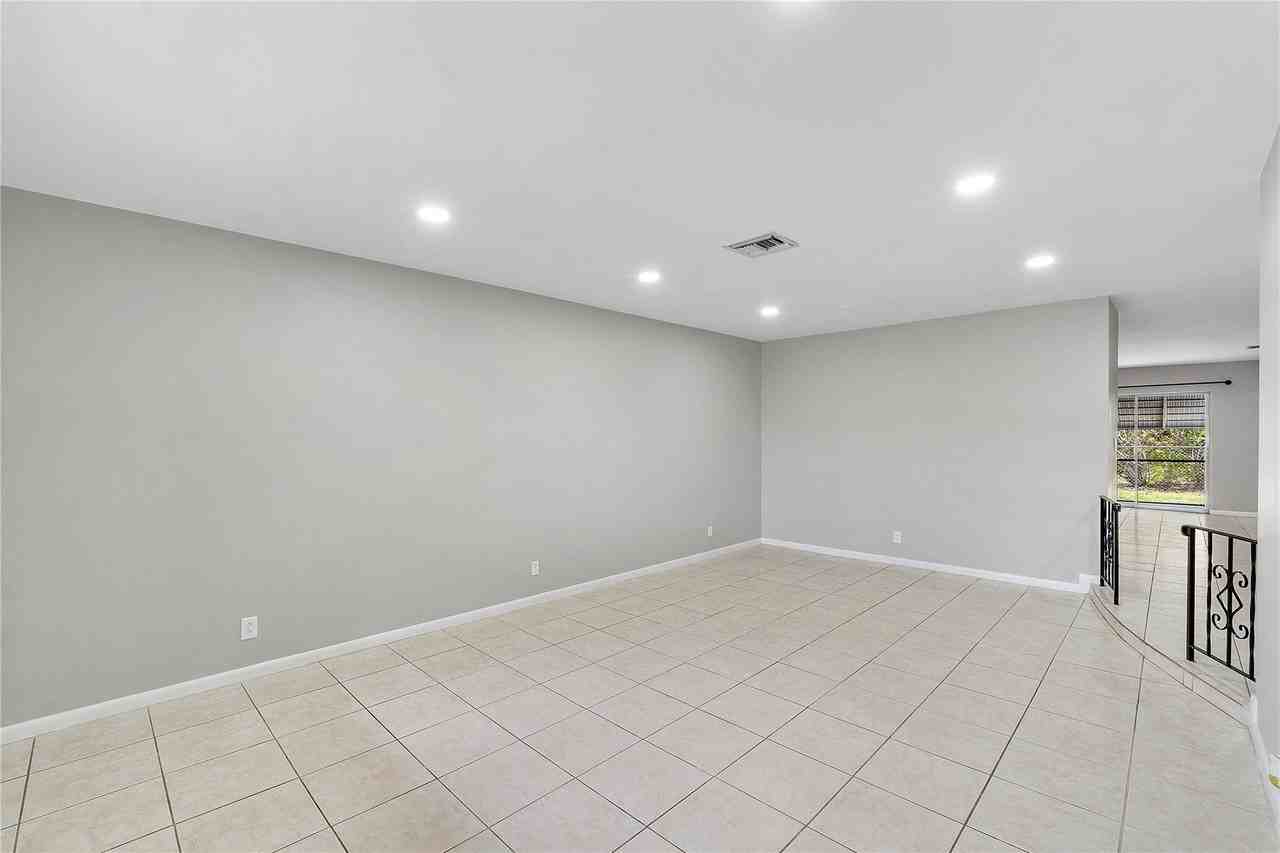 3843 Nw 81st Ter - Photo 5 of 26