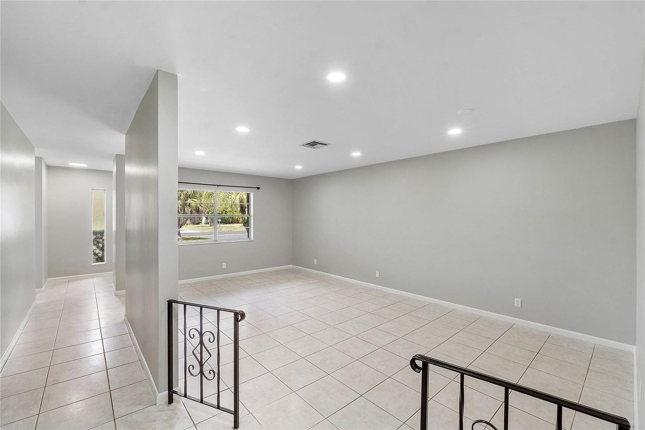 3843 Nw 81st Ter - Photo 7 of 26