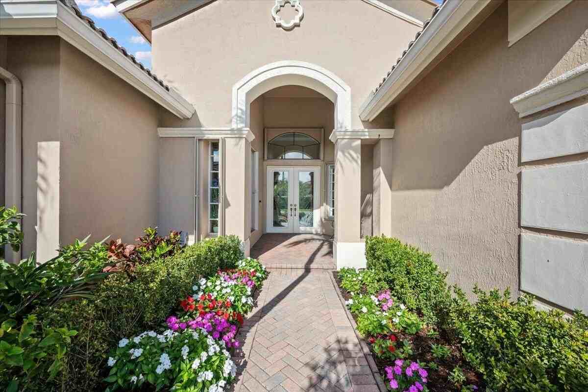 4241 Wellington Shores Dr - Photo 4 of 50