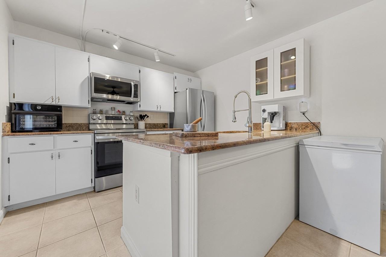 7424 74th Way - Photo 2 of 21