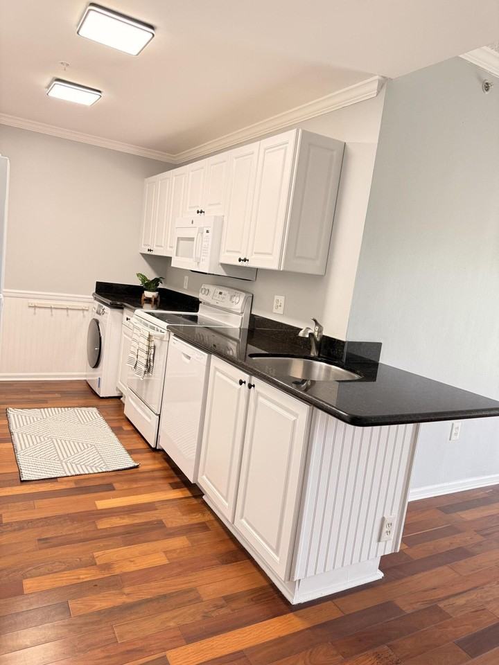 2080 Greenview Shores Blvd #413 - Photo 7 of 25