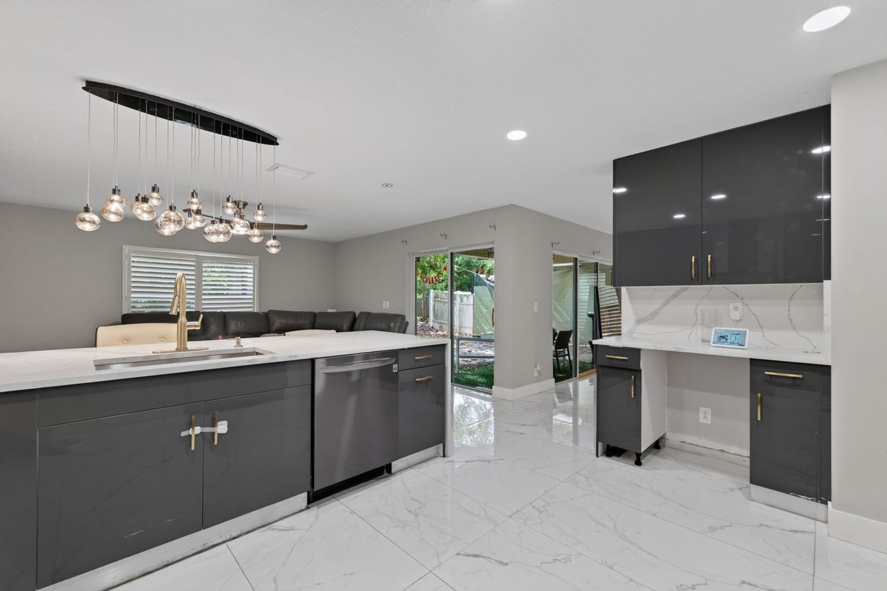 6544 Adriatic Way - Photo 5 of 24