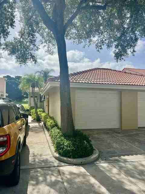 225 Old Meadow Way - Photo 2 of 13