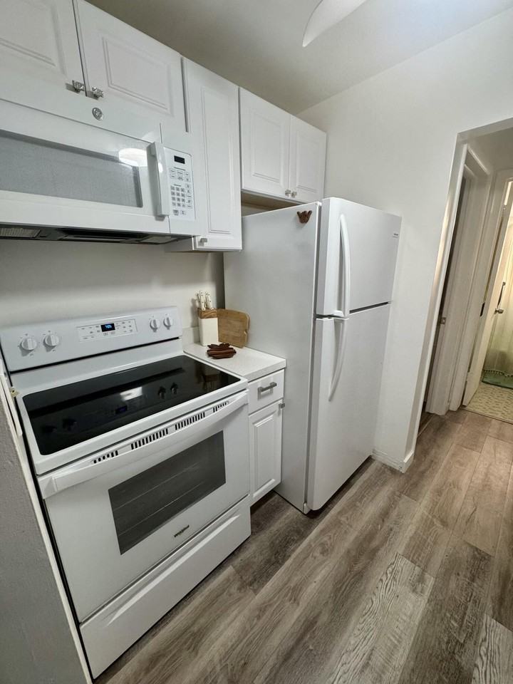 113 N Lakeside Dr #3 - Photo 2 of 29