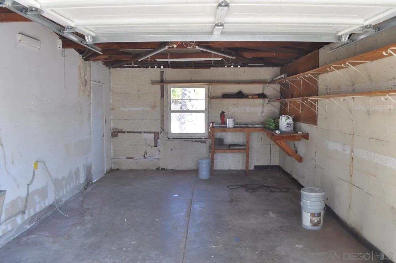 623 Prescott Ave - Photo 2 of 16